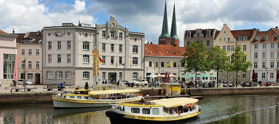 Stuehff Barkassen vor dem Ponton