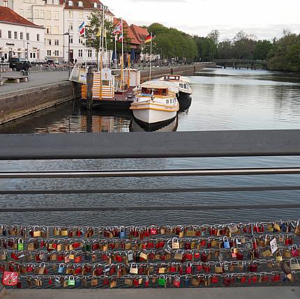 Blick von der Liebesbrücke auf die Abfahrtstelle 