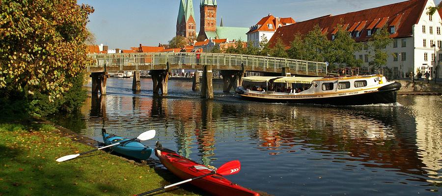 Die Barkasse Maria Stühff ex Adolf Stühff an der Dankwartsbrücke in Lübeck 